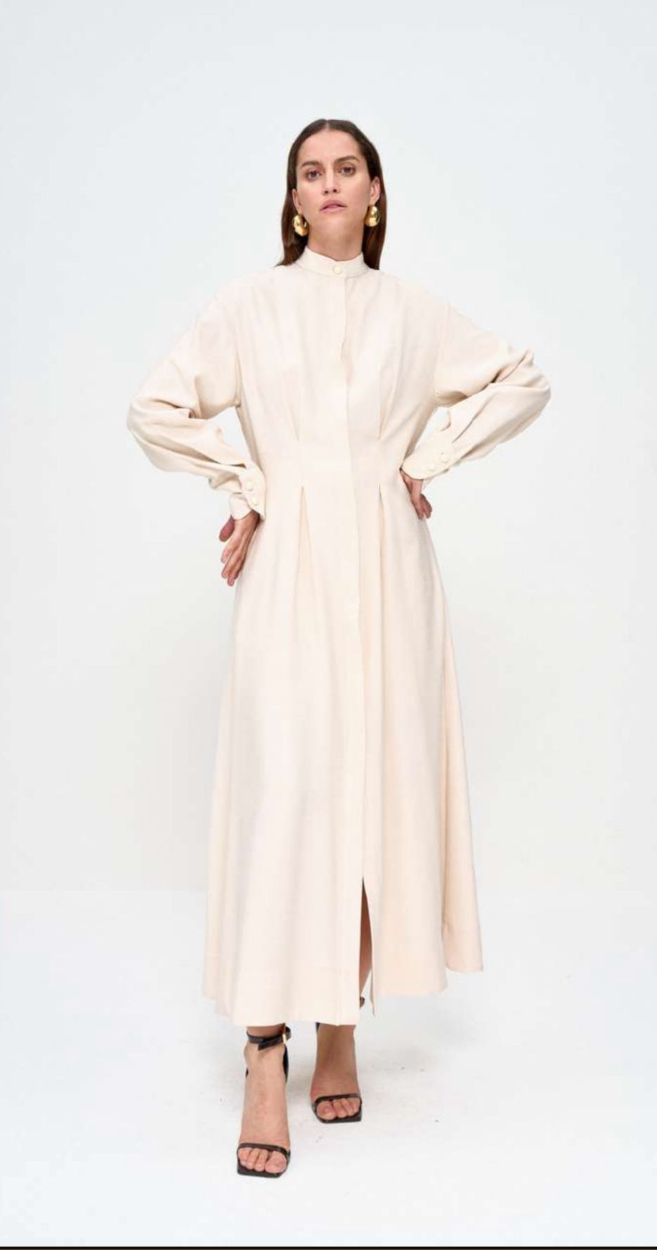 Vestido Logan Chemise Marrom: Vestido longo off-white fechado