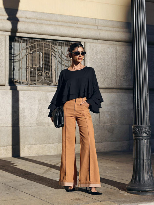 Calça Pantalona de Alfaiataria com Vinco e Barra Moderna