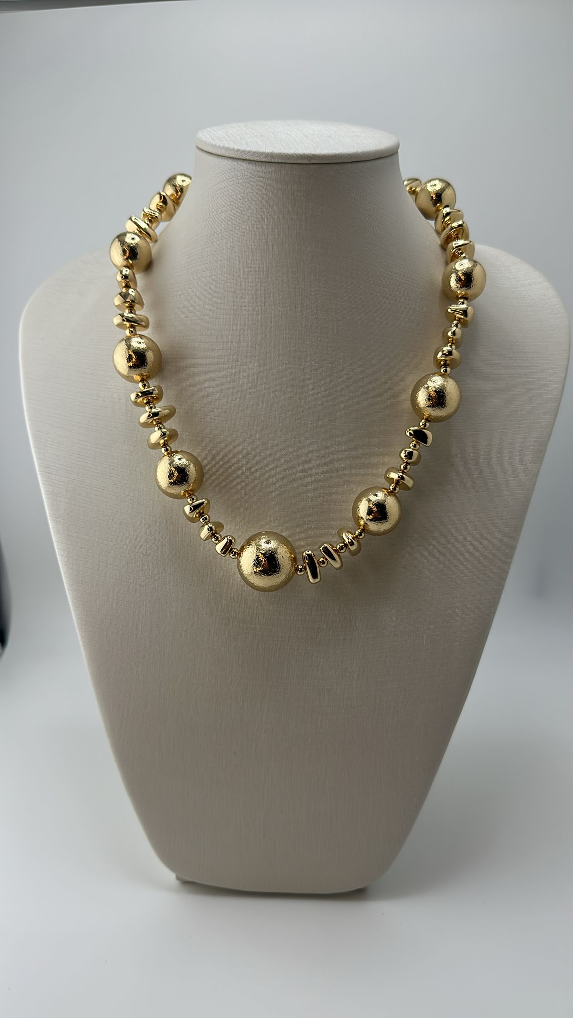 Colar de Maxi Esferas