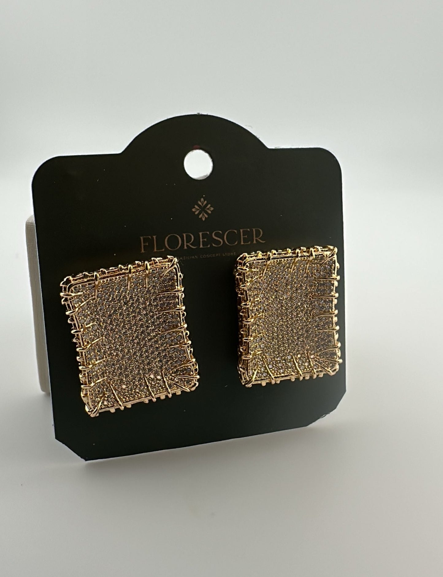 Brinco Semijoia Quadrado Cravejado com Zircônia – Banho de Ouro 18K