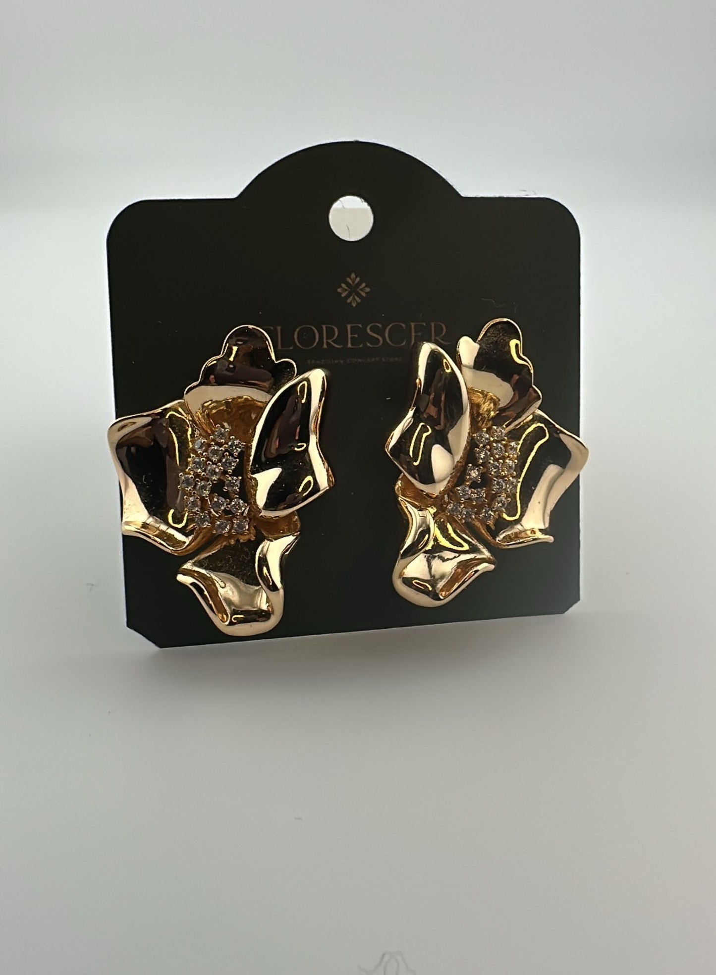 Brinco Semijoia Flor Interna Cravejada com Zircônia – Banho de Ouro 18K