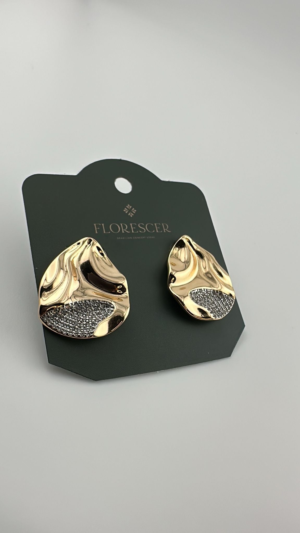 Brinco Semijoia Gota – Cravejada com Zircônia, Banho de Ouro 18K