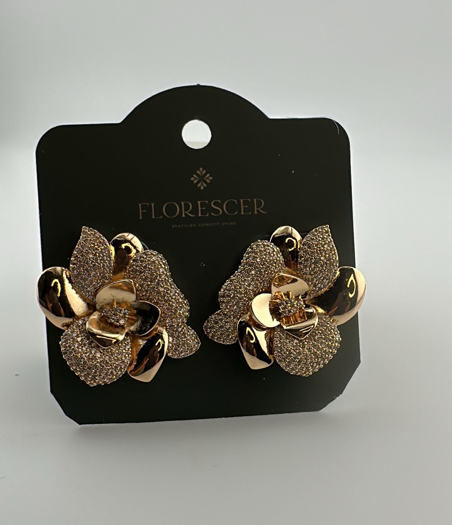 Brinco Semijoia Flor Cravejada com Zircônia – Banho de Ouro 18K