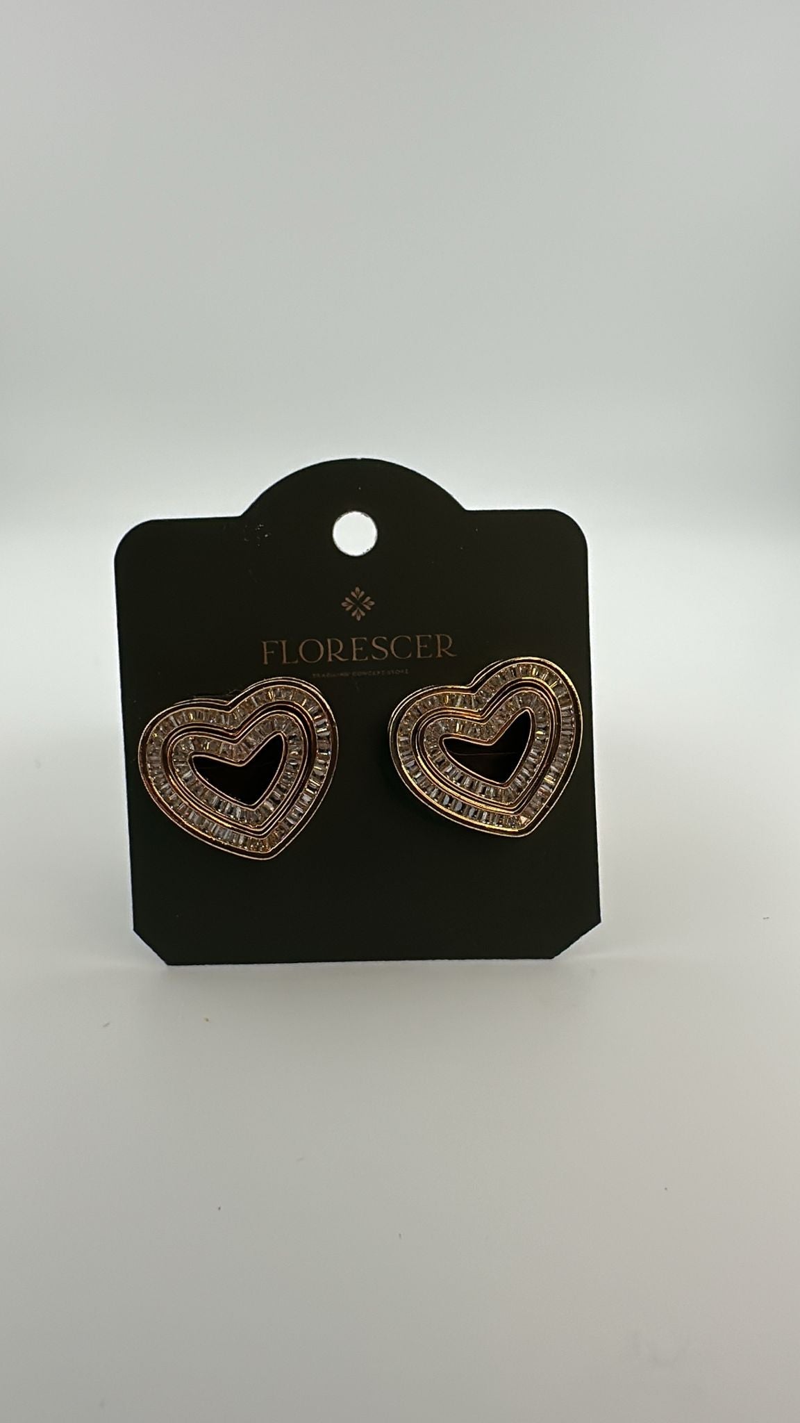 Brinco Semijoia Coração Cravejado com Zircônia – Banho de Ouro 18K