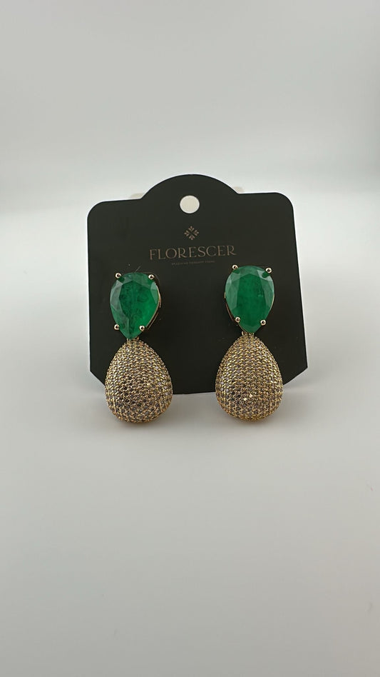 Brinco Semijoia Gota Verde Esmeralda – Cravejado com Zircônia, Banho de Ouro 18K,