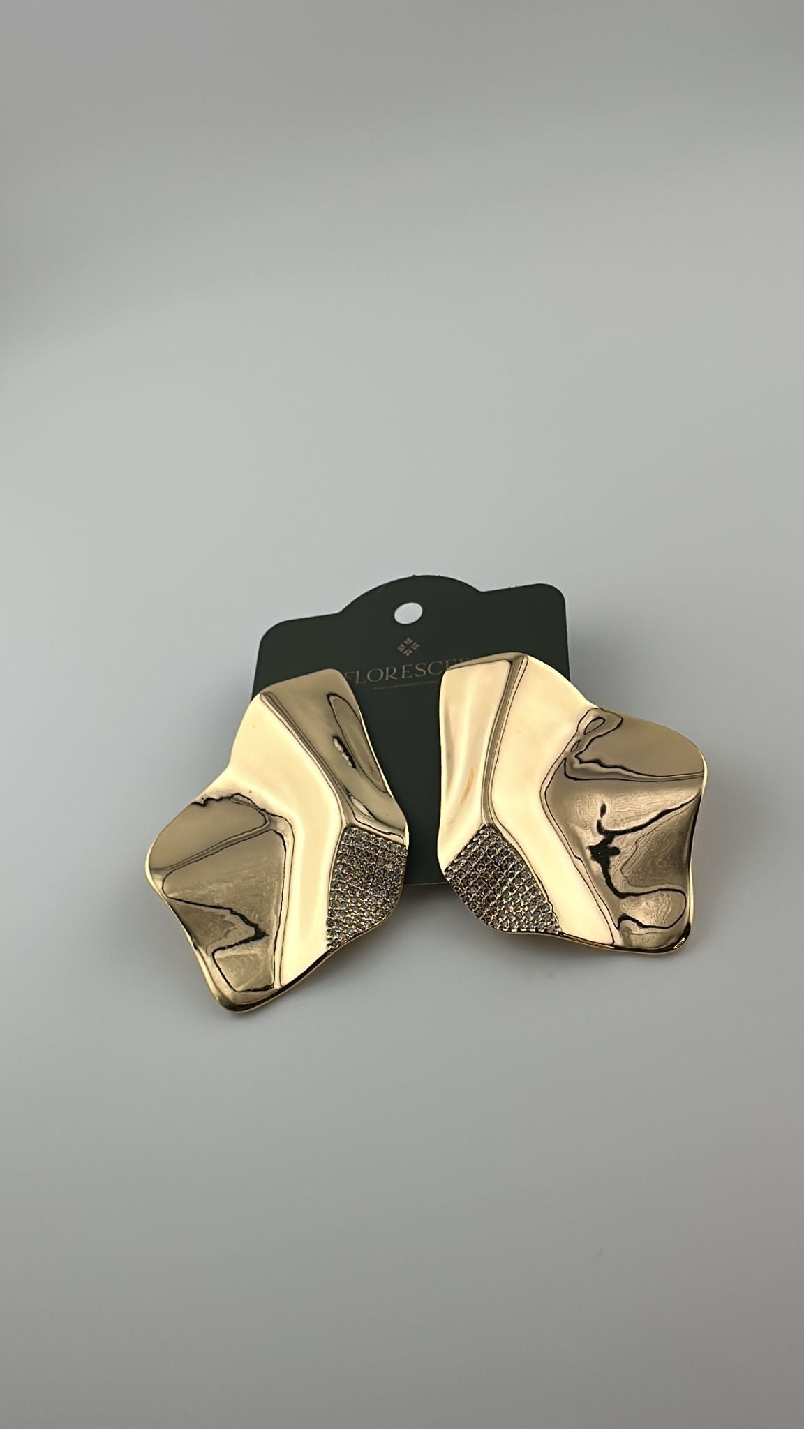 Brincos ORESCE - Abstrato Dourado com Cristais Banho de Ouro 18K