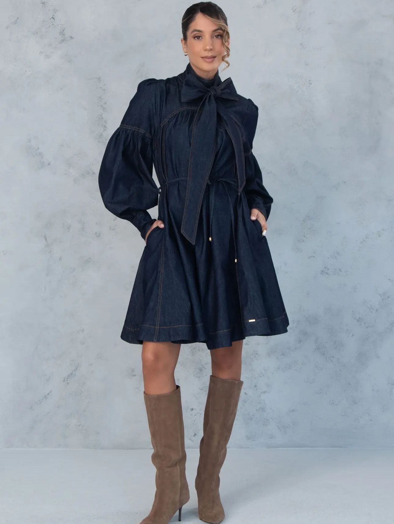 Vestido Jeans Ferrache com Laço e Mangas Bufantes