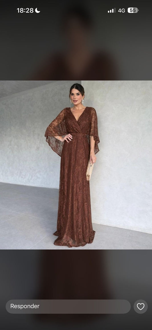 Vestido de Festa Longo em Renda com Decote em V e Mangas Capa