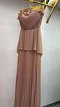 Vestido Longo de Festa Tomara que Caia com Saia Plissada e Choker