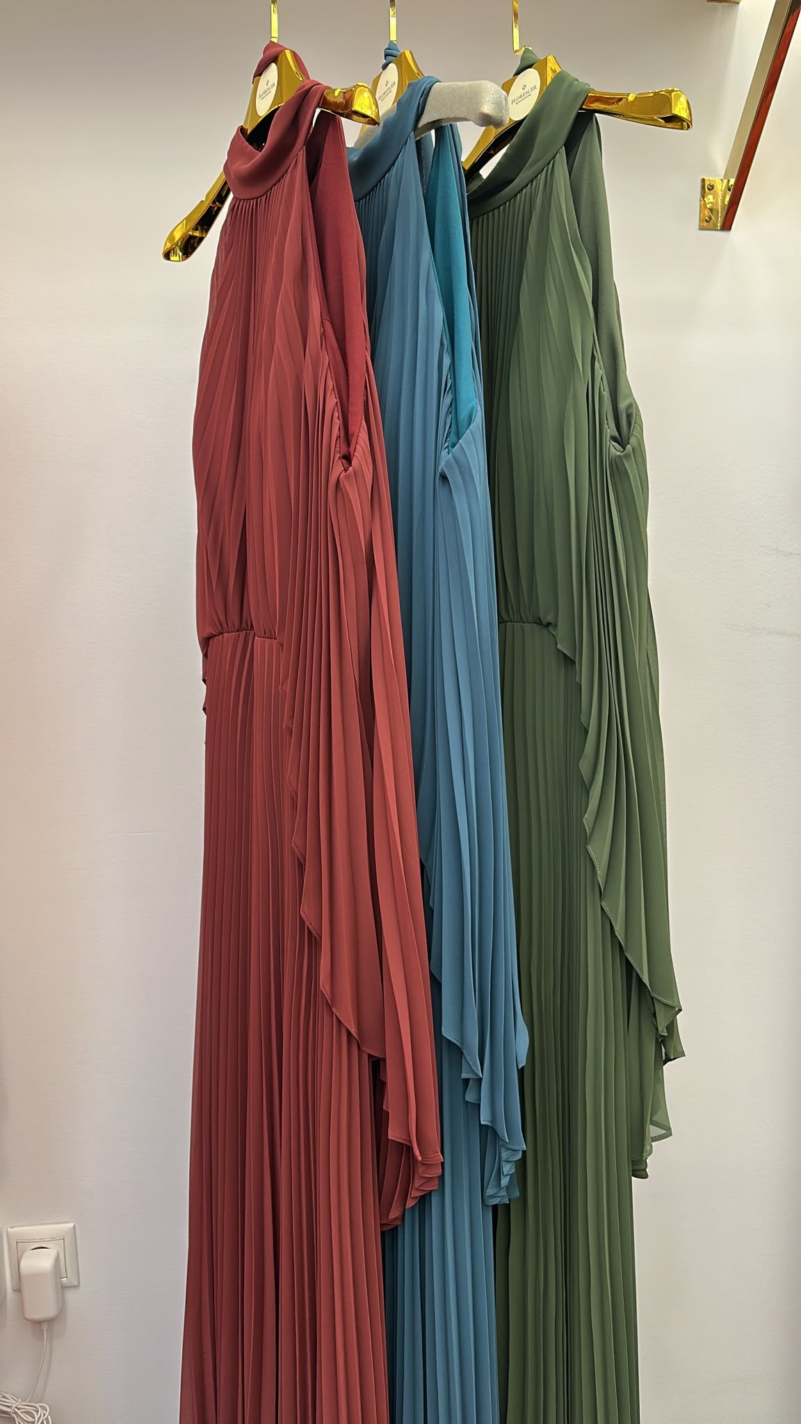Vestido Longo de Festa em Chiffon com Camadas Assimétricas