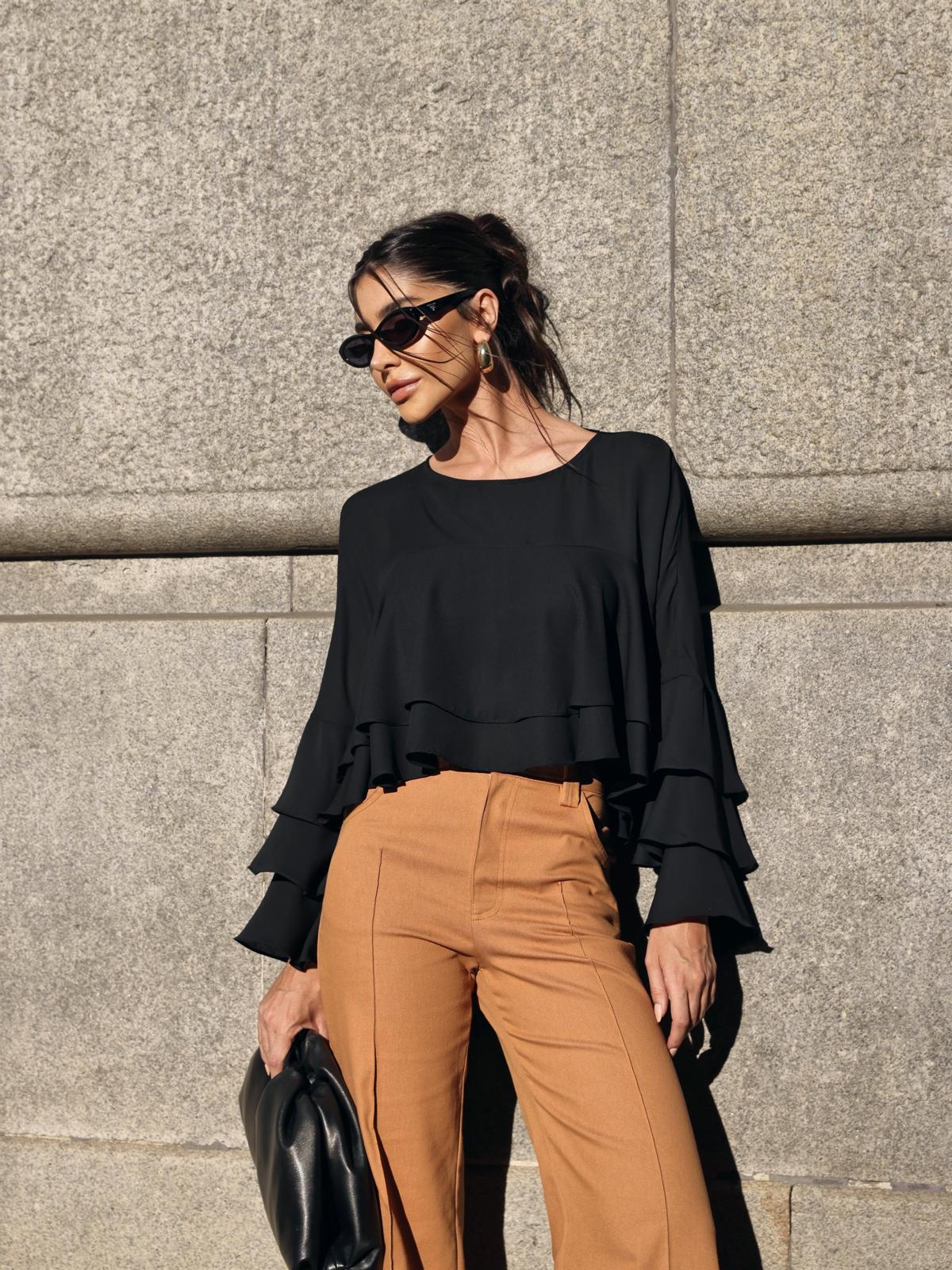 Calça Pantalona de Alfaiataria com Vinco e Barra Moderna