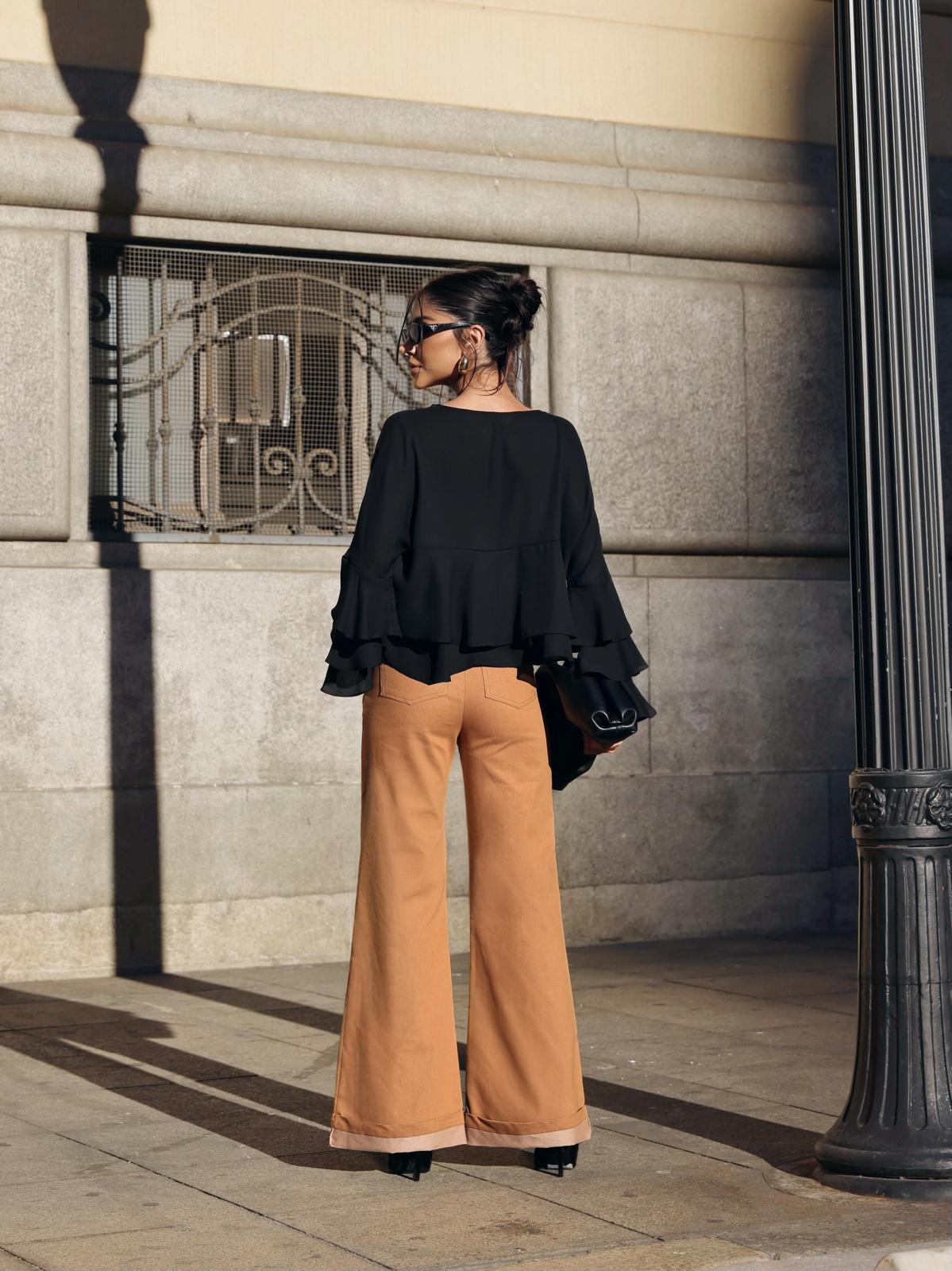 Calça Pantalona de Alfaiataria com Vinco e Barra Moderna