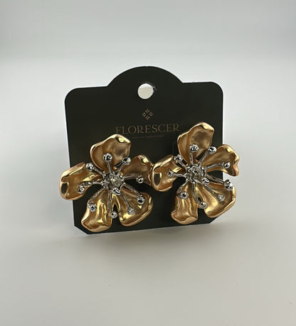 Brinco Semijoia Flor com Ródio Branco e Banho de Ouro 18K