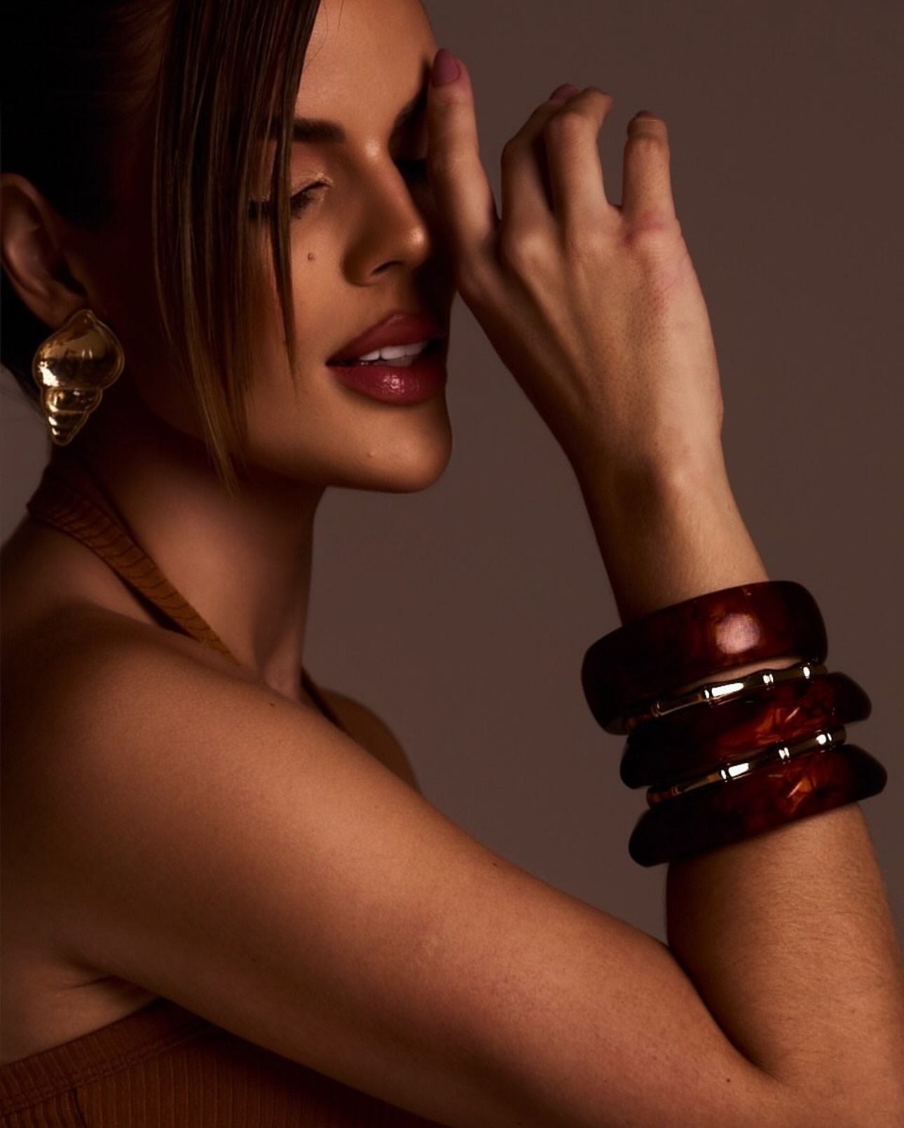 Brinco Dourado em Formato de Concha