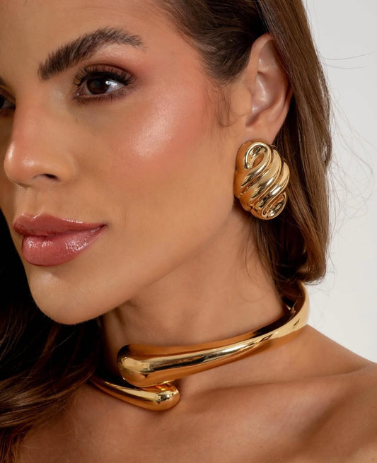 Colar Gargantilha Dourada Rígida