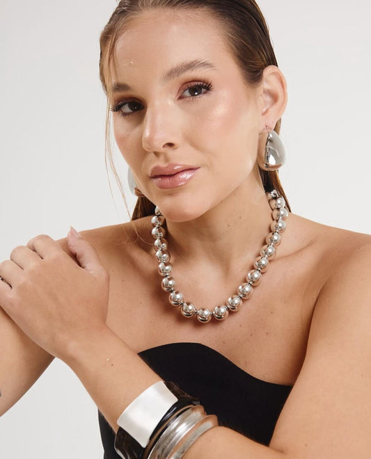 Colar com Maxi Pérolas Prateadas