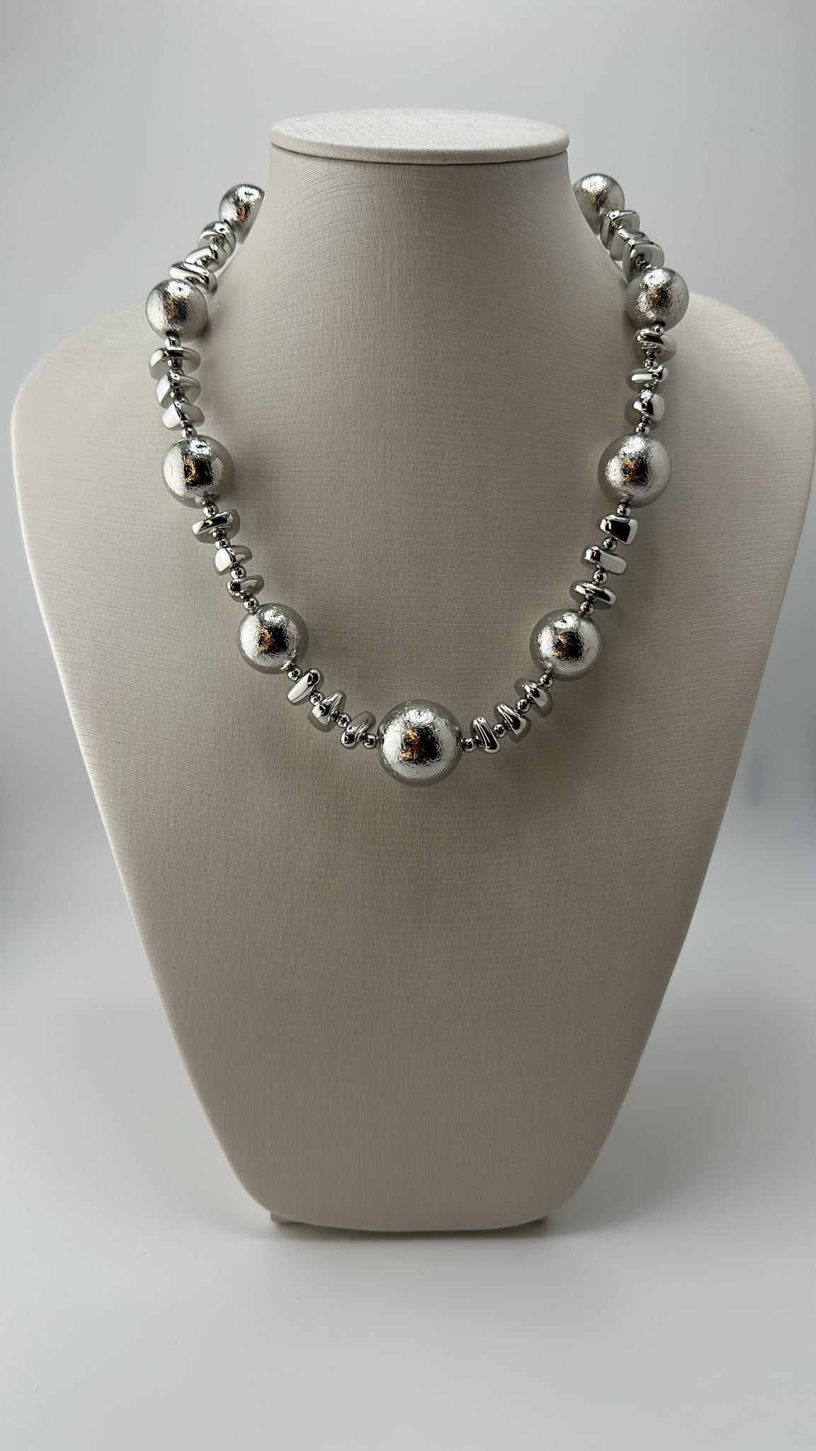 Colar de Maxi Esferas