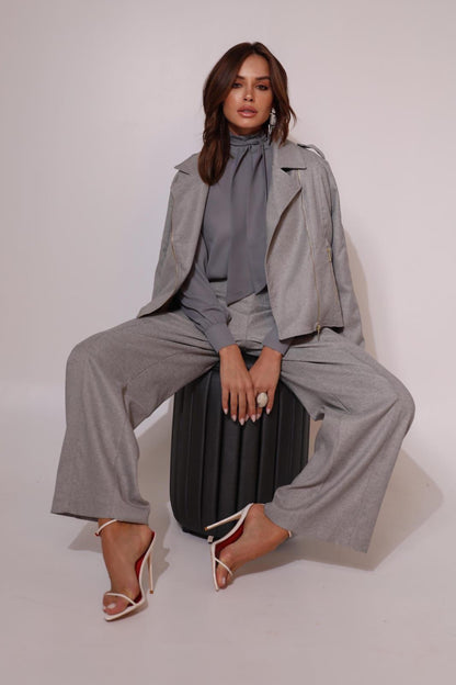 Blusa de Seda com Gola Laço (Pussy Bow) - Cinza Elegante