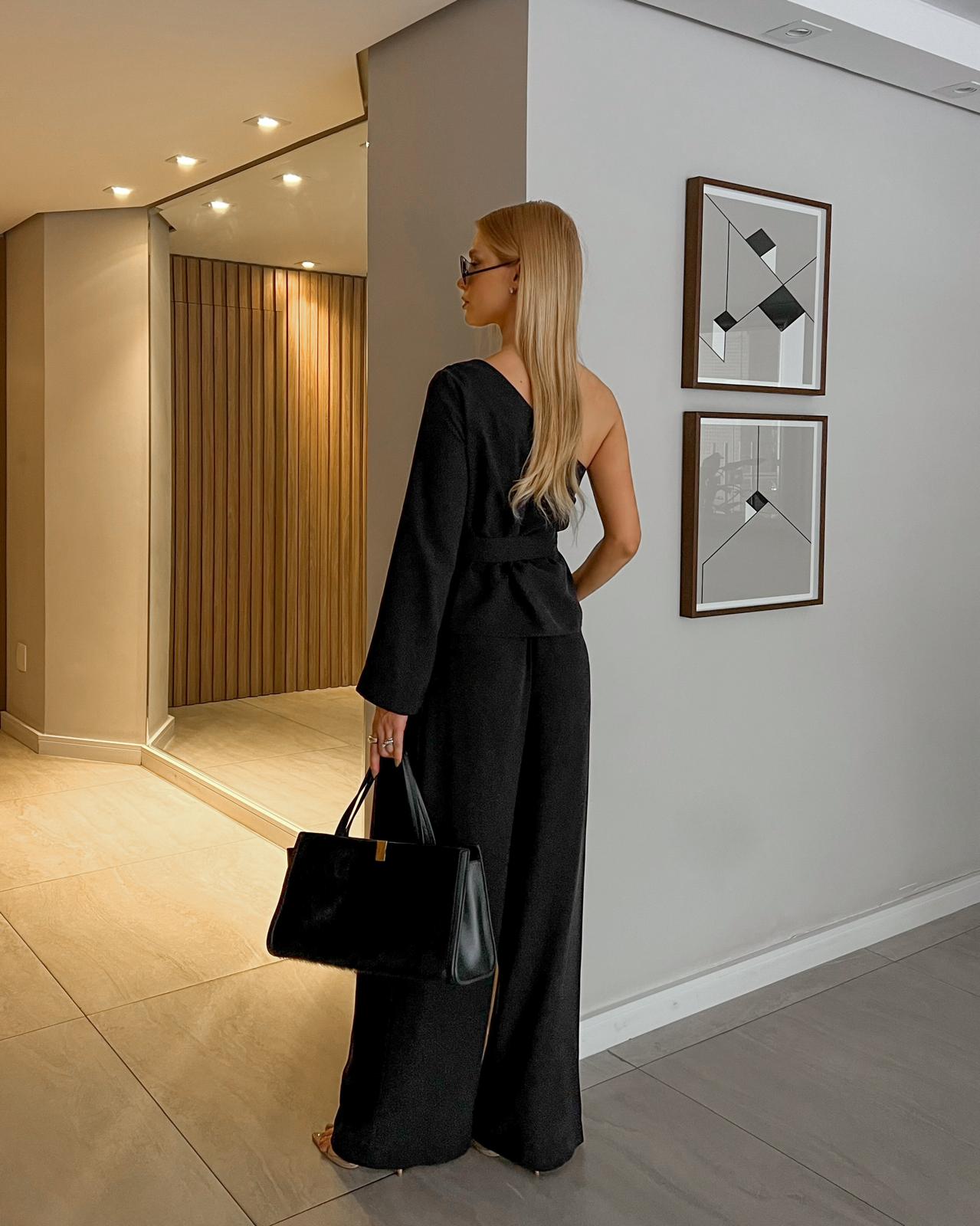 Conjunto Calça Pantalona e Blusa Ombro Único "Power Look"