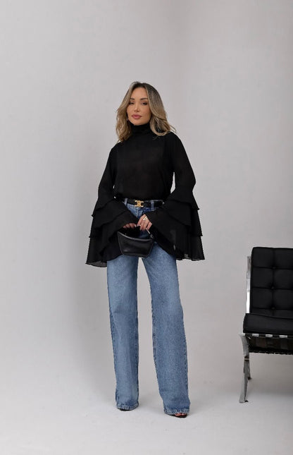 Blusa Gola Alta com Manga Sino em Camadas - Preto Clássico