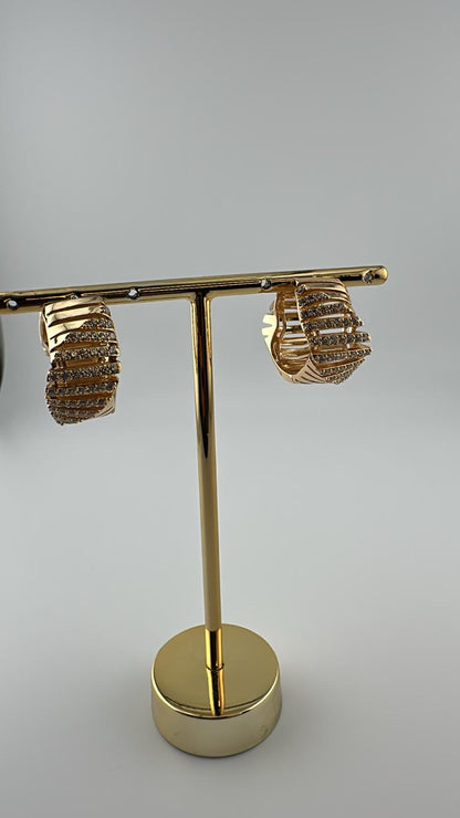 Brinco Semijoia Argola Cravejada com Zircônia – Banho de Ouro 18K