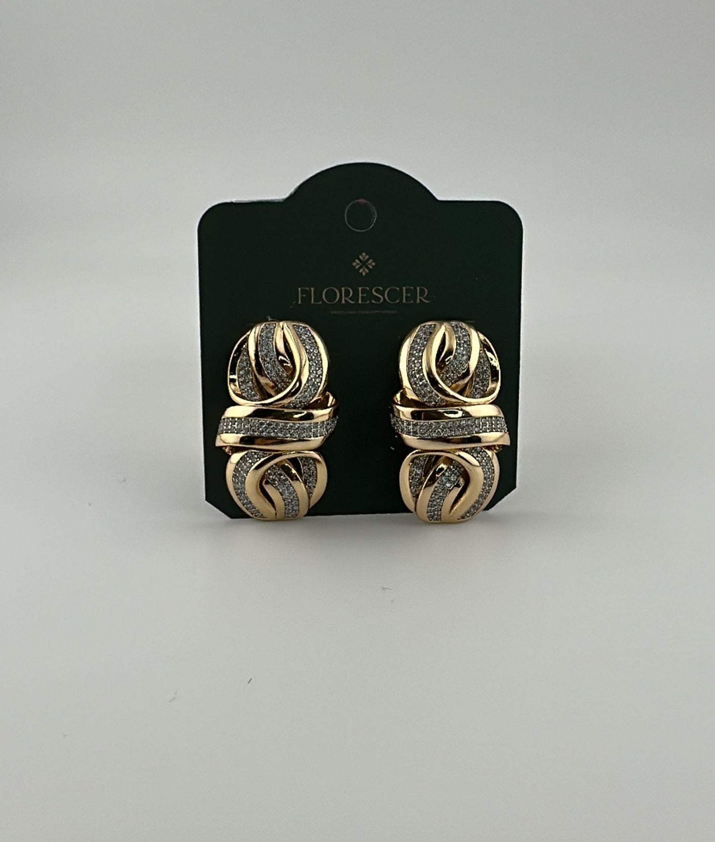 Brinco Semijoia com 3 Elos Cravejados de Zircônia – Banho de Ouro 18K