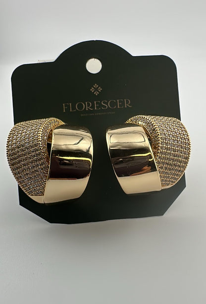 Brinco Semijoia Argola Cravejada com Zircônia – Banho de Ouro 18K