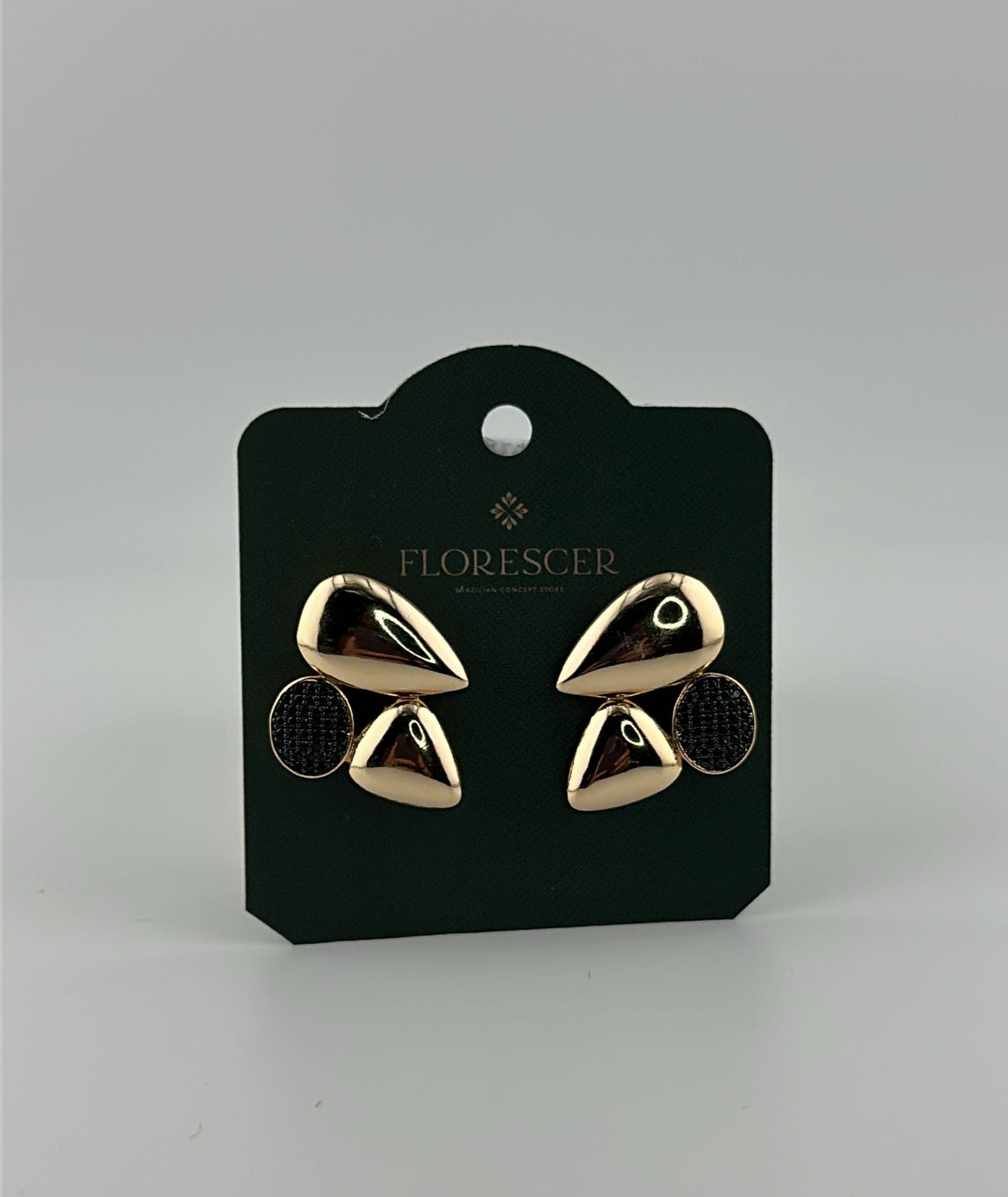 Brinco de Formas Orgânicas Cravejado com Zircônia Negra