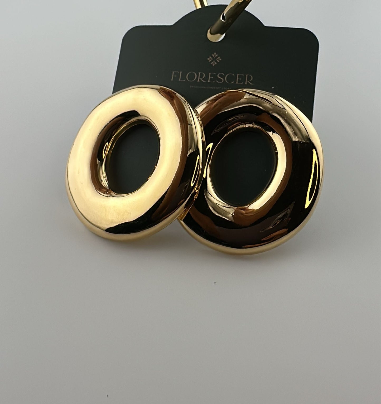 Brinco Semijoia Circula – Formato Redondo, Banho de Ouro 18K