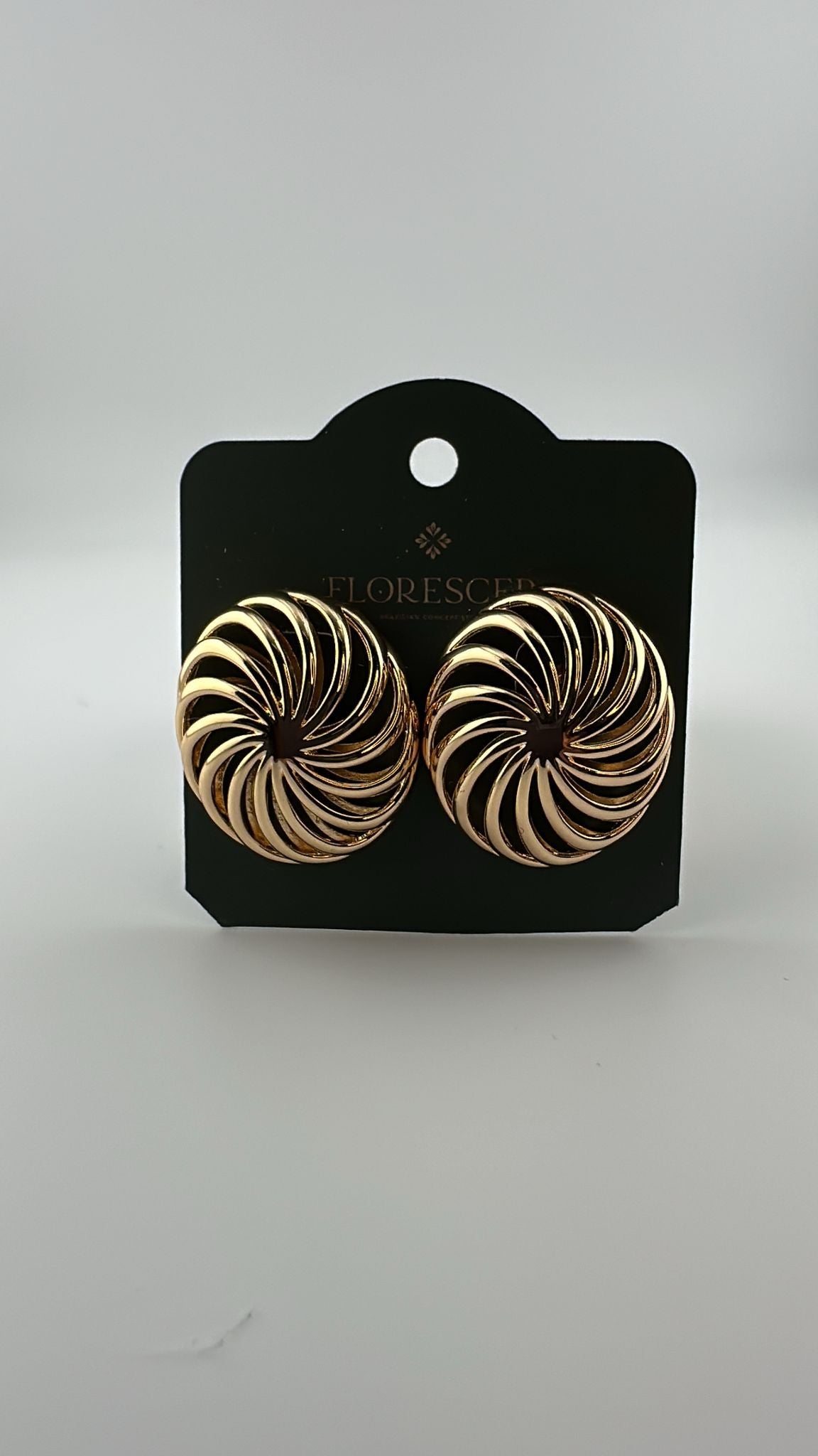 Brinco Semijoia Esfera Redonda – Formas Grossas com Laterais Arredondadas, Banho de Ouro 18K