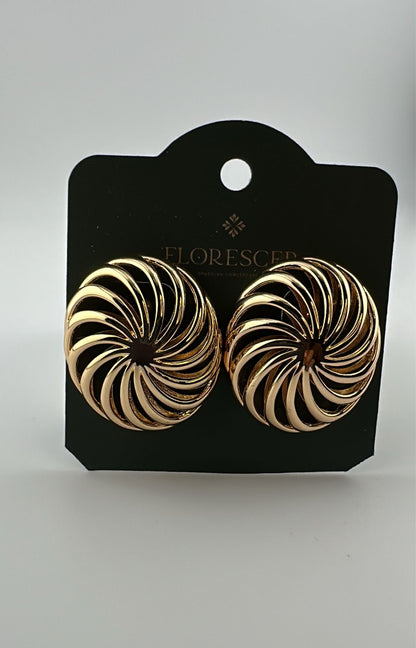 Brinco Semijoia Esfera Redonda – Formas Grossas com Laterais Arredondadas, Banho de Ouro 18K