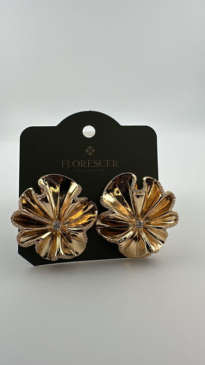 Brinco Semijoia Floralie – Flor Cravejada com Zircônia, Banho de Ouro 18K