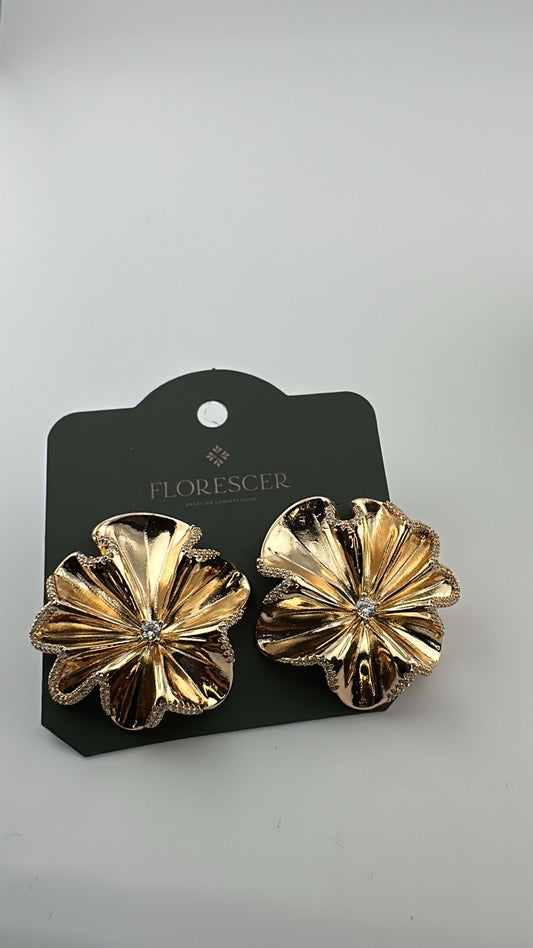 Brinco Semijoia Floralie – Flor Cravejada com Zircônia, Banho de Ouro 18K