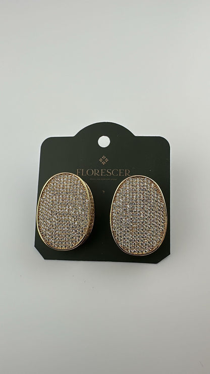 Brinco Semijoia Esfera Redonda – Formas Grossas com Laterais Arredondadas, Cravejada com Zircônia, Banho de Ouro 18K