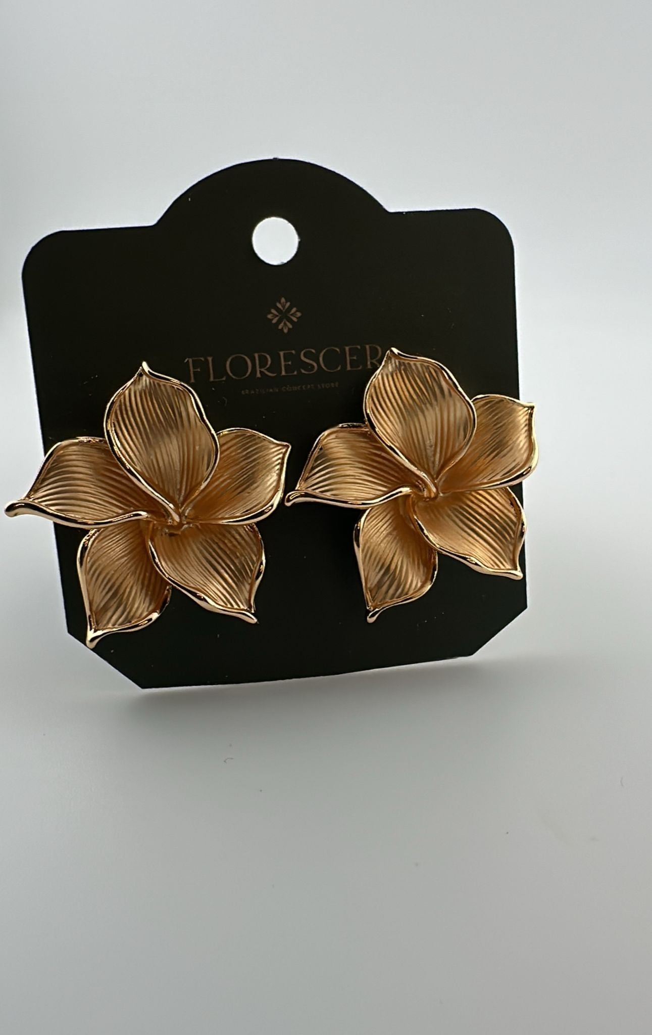 Brinco Semijoia Flor – Banho de Ouro 18K