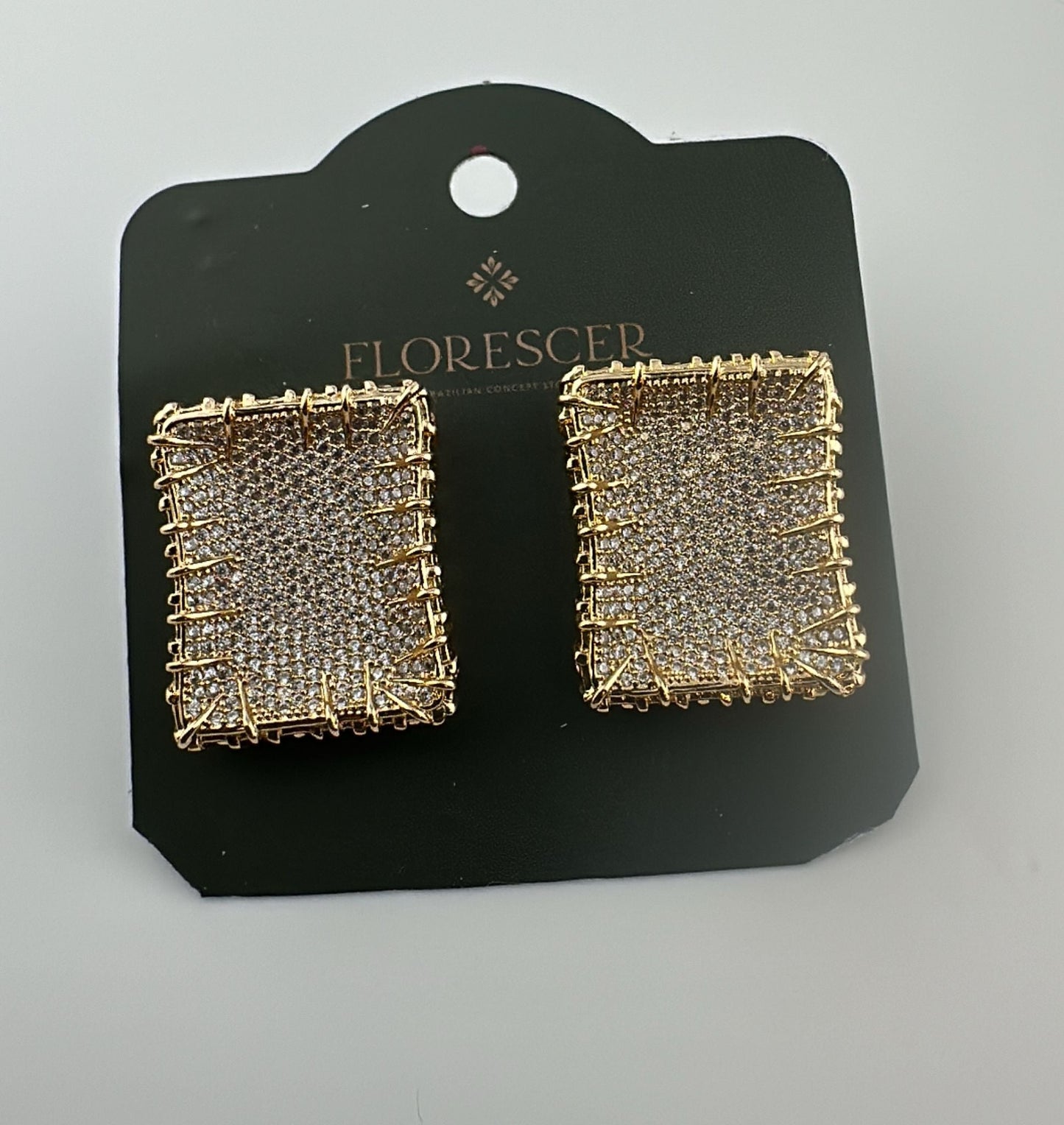 Brinco Semijoia Quadrado Cravejado com Zircônia – Banho de Ouro 18K