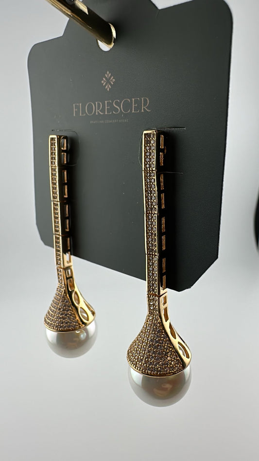 Brinco Semijoia Gota com Pérola Shell – Cravejada com Zircônia, Banho de Ouro 18K