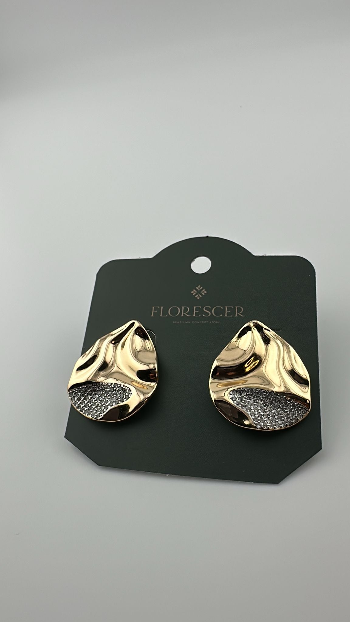 Brinco Semijoia Gota – Cravejada com Zircônia, Banho de Ouro 18K