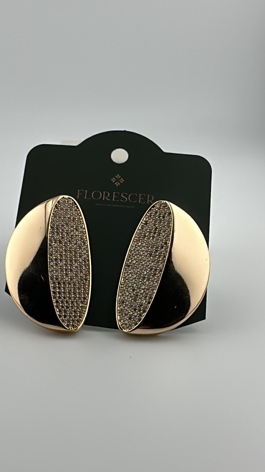 Brinco Semijoia Esfera Redonda – Cravejada com Zircônia, Banho de Ouro 18K