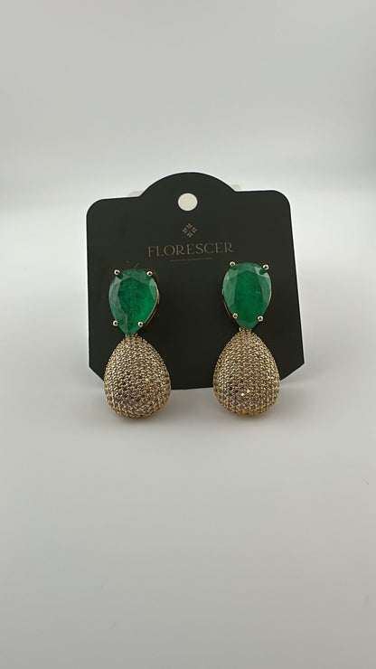 Brinco Semijoia Gota Verde Esmeralda – Cravejado com Zircônia, Banho de Ouro 18K,