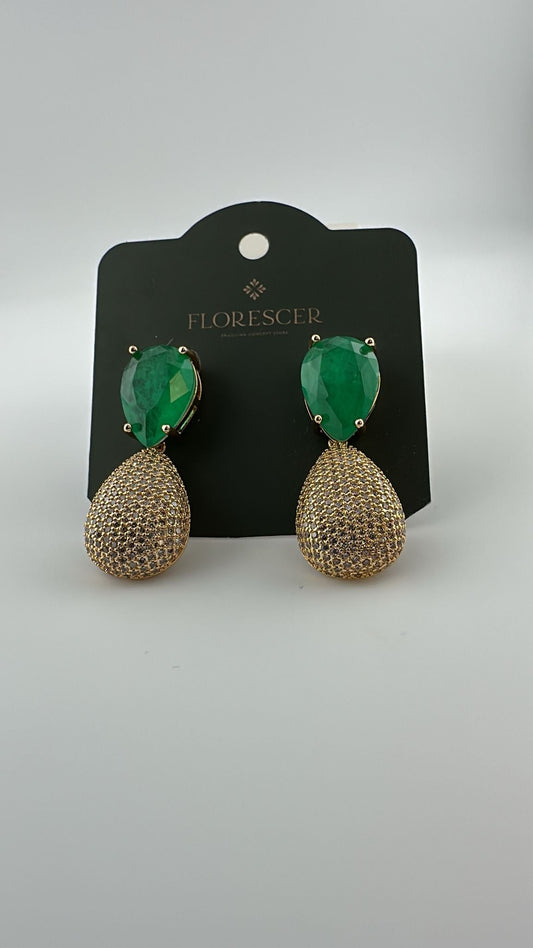 Brinco Semijoia Gota Verde Esmeralda – Cravejado com Zircônia, Banho de Ouro 18K,