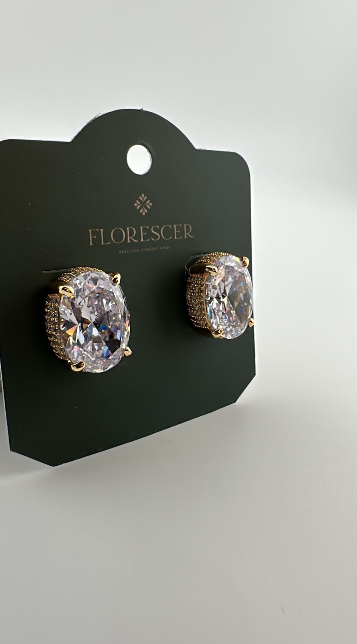 Brinco Semijoia Solitária de Luz – Zircônia Cravejada com Banho de Ouro 18K