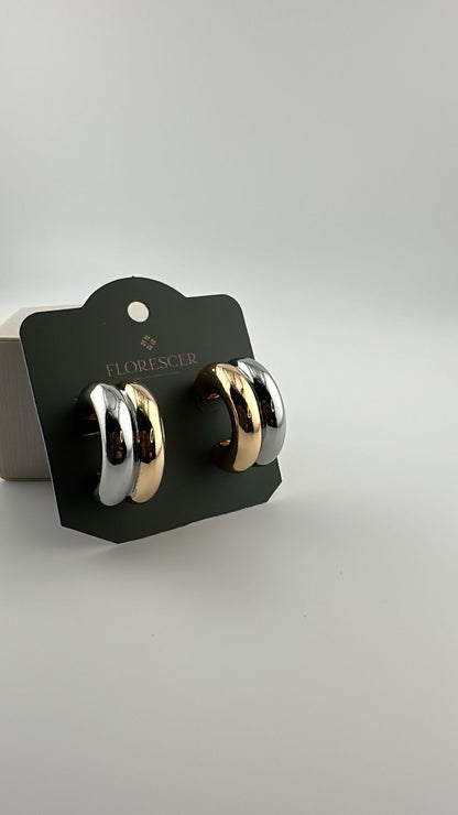 Brinco Semijoia Argola – Dourada com Detalhes em Ródio Branco, Banho de Ouro 18K