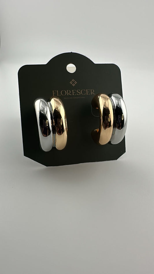 Brinco Semijoia Argola – Dourada com Detalhes em Ródio Branco, Banho de Ouro 18K