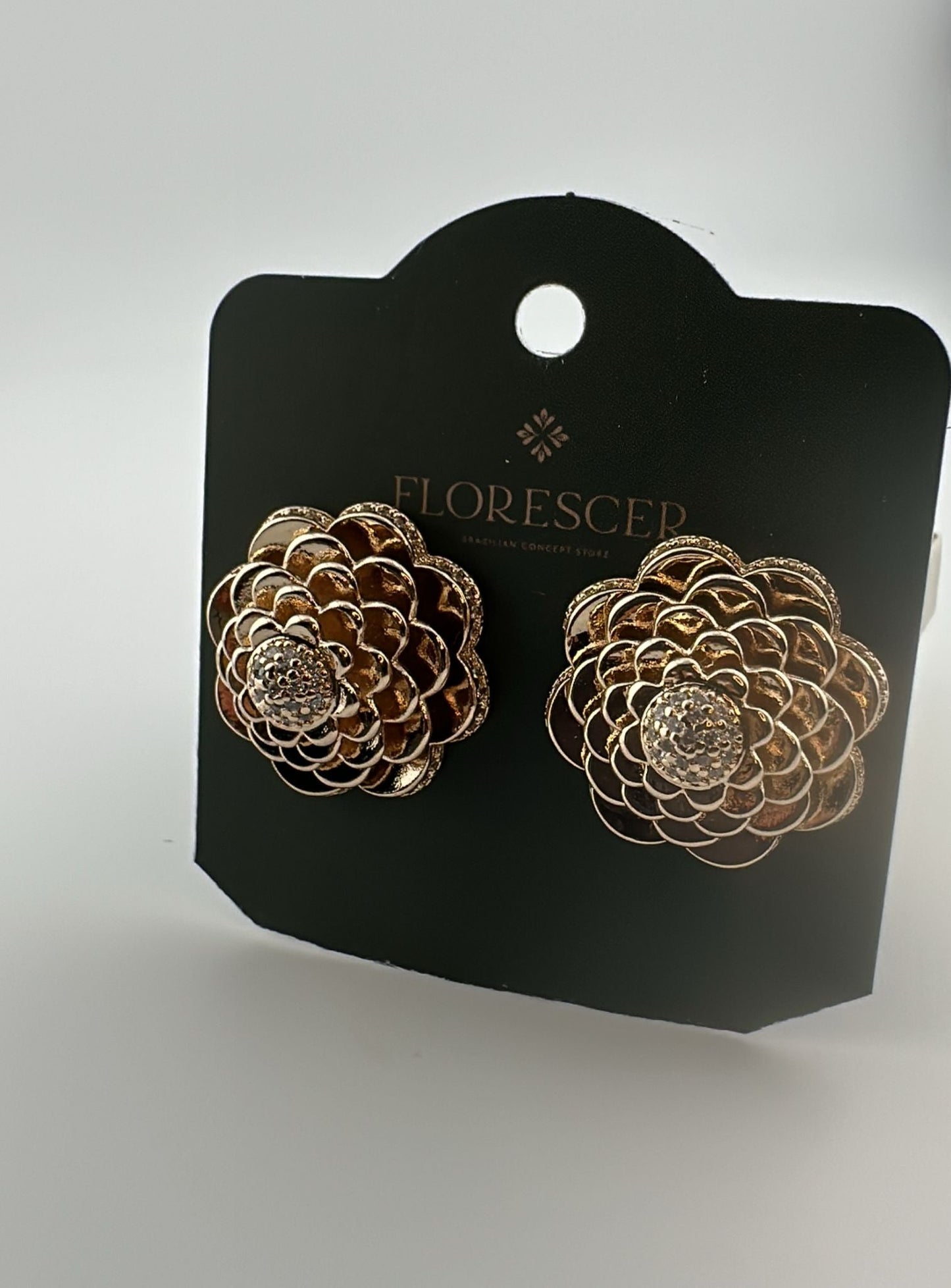 Brinco Semijoia Flor Cravejada com Zircônia – Banho de Ouro 18K