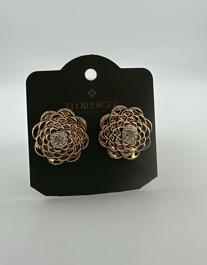 Brinco Semijoia Flor Cravejada com Zircônia – Banho de Ouro 18K