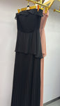 Vestido Longo de Festa Tomara que Caia com Saia Plissada e Choker