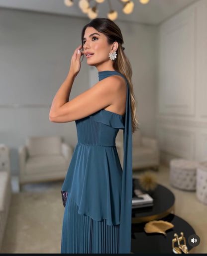 Vestido Longo de Festa Tomara que Caia com Saia Plissada e Choker
