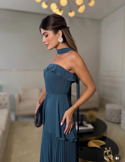 Vestido Longo de Festa Tomara que Caia com Saia Plissada e Choker