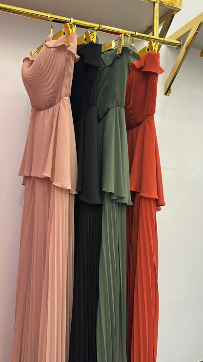 Vestido Longo de Festa Tomara que Caia com Saia Plissada e Choker